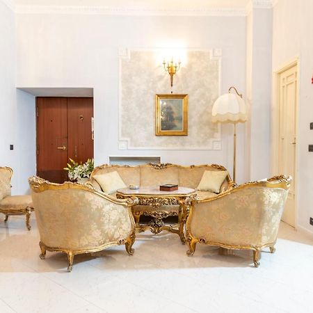 Deluxe Apartment With Garden In Vomero Naples Luaran gambar