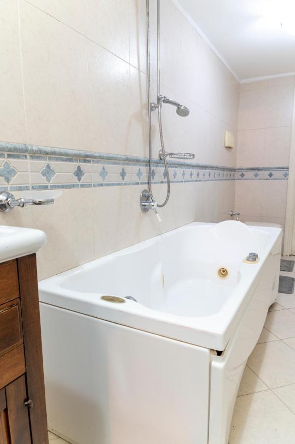 Deluxe Apartment With Garden In Vomero Naples Luaran gambar