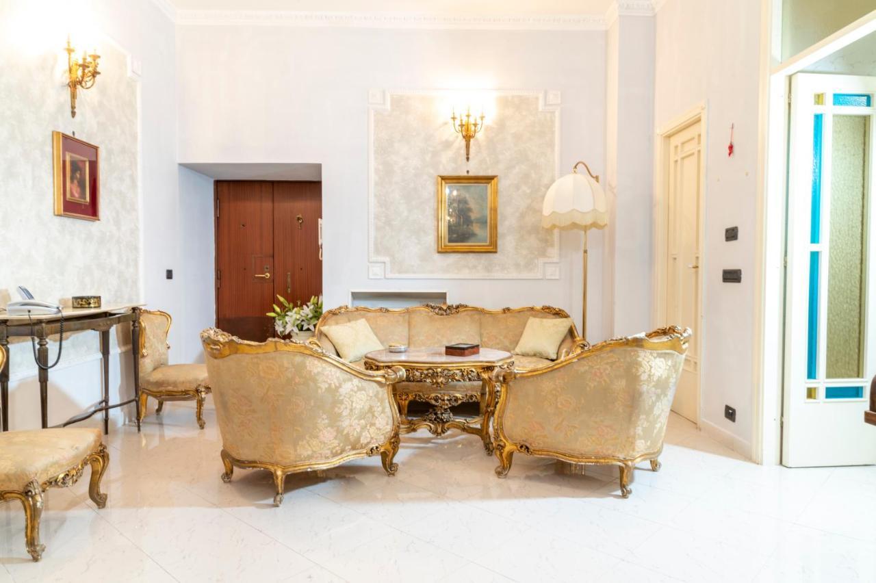 Deluxe Apartment With Garden In Vomero Naples Luaran gambar