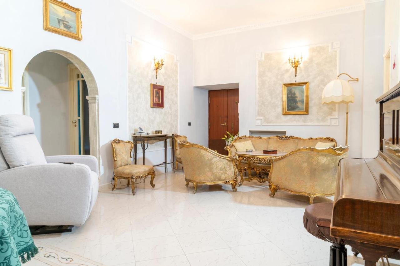 Deluxe Apartment With Garden In Vomero Naples Luaran gambar