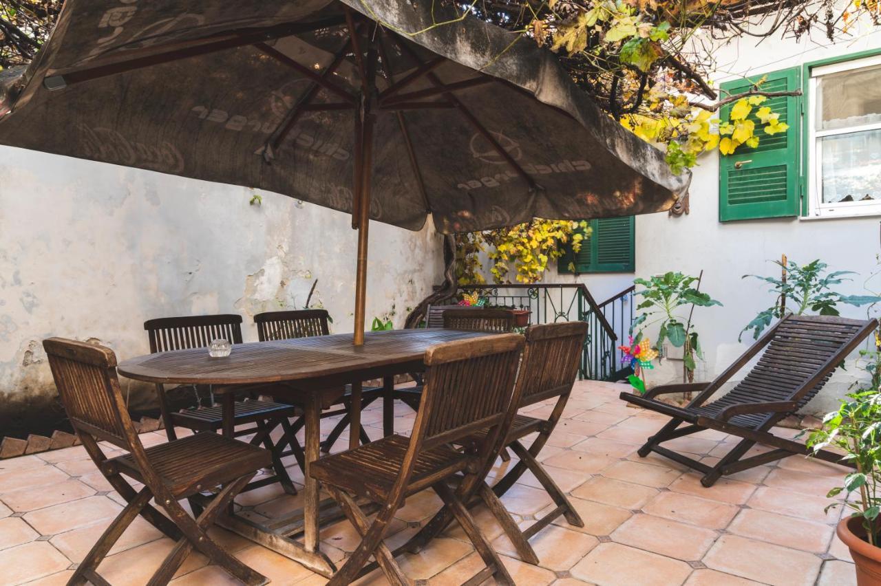 Deluxe Apartment With Garden In Vomero Naples Luaran gambar