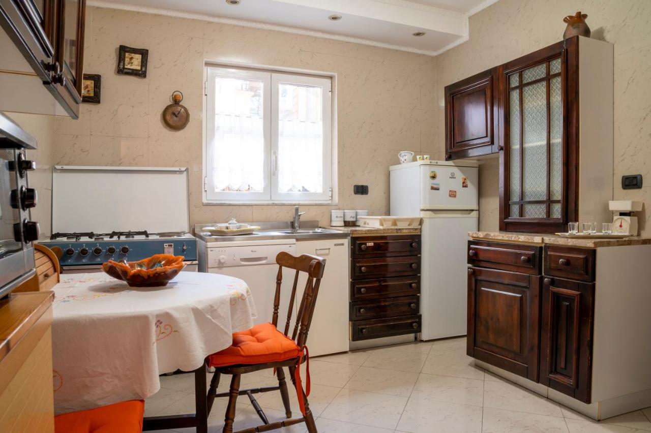 Deluxe Apartment With Garden In Vomero Naples Luaran gambar