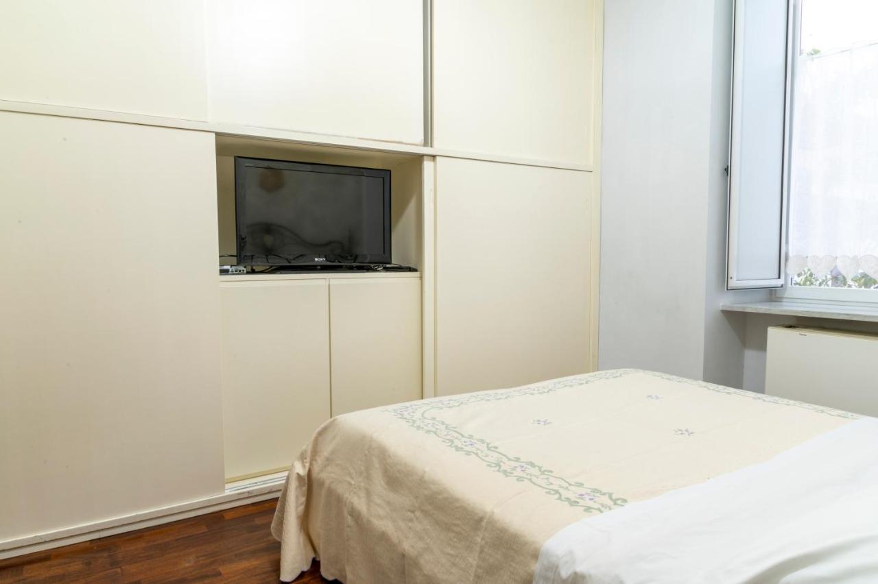 Deluxe Apartment With Garden In Vomero Naples Luaran gambar